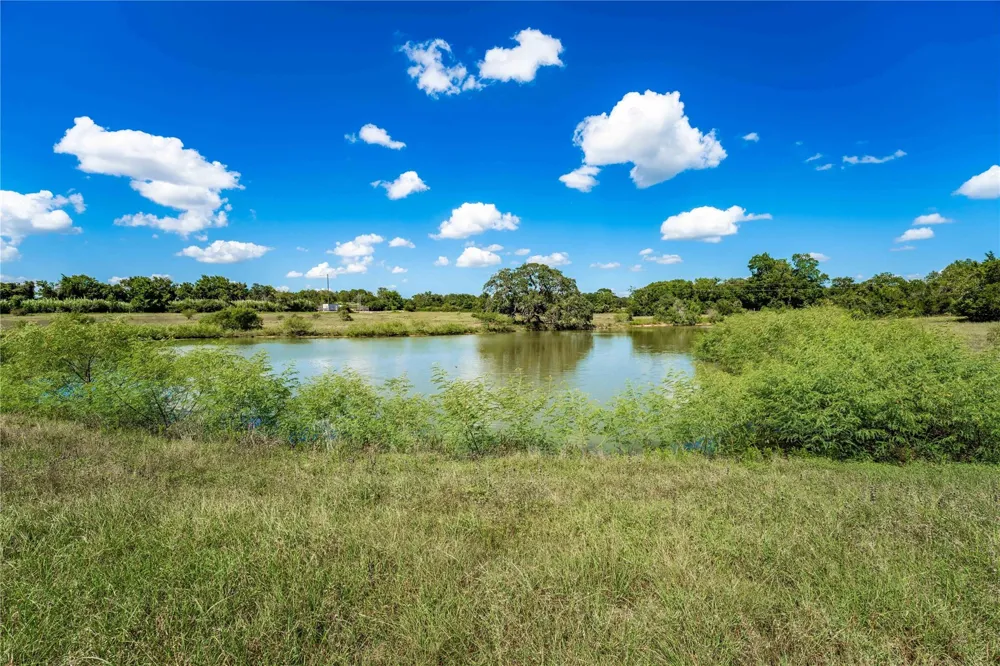 Cr 253 Weimar, TX 78962