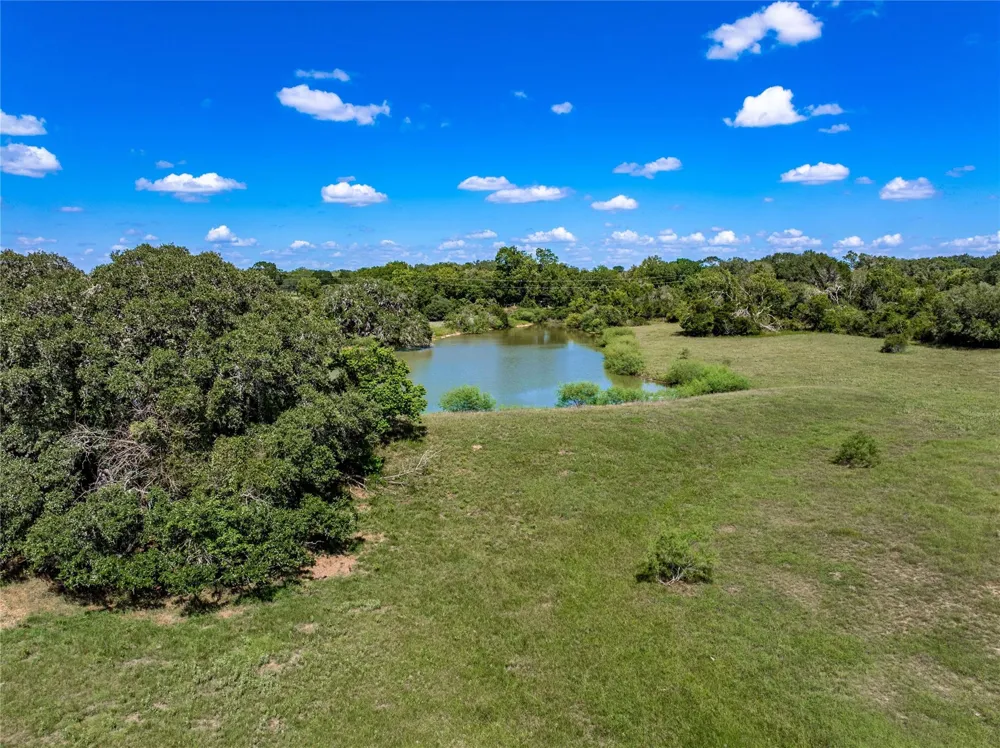 Cr 253 Weimar, TX 78962