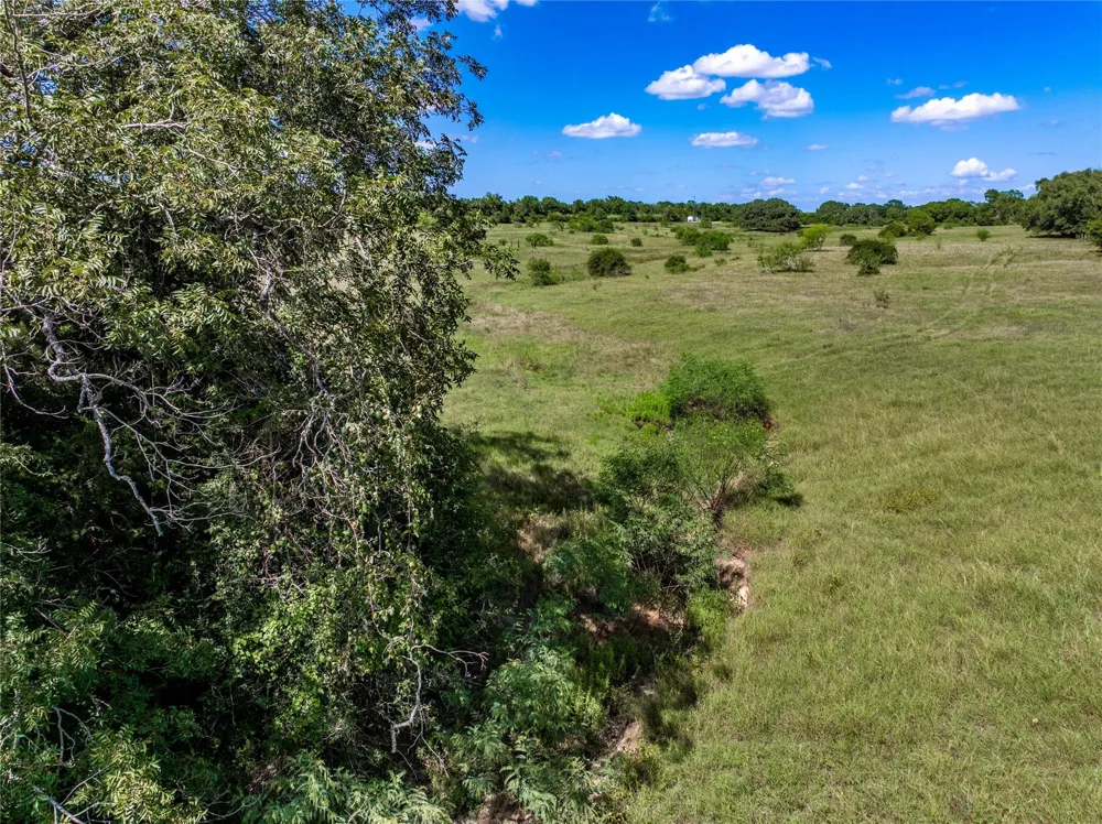 Cr 253 Weimar, TX 78962