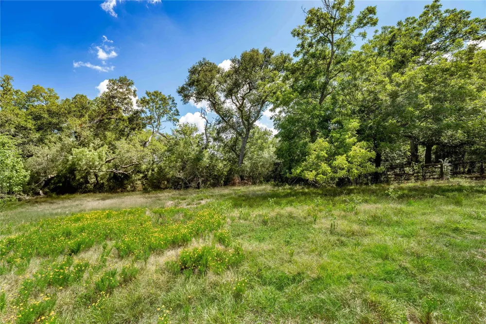 Cr 253 Weimar, TX 78962