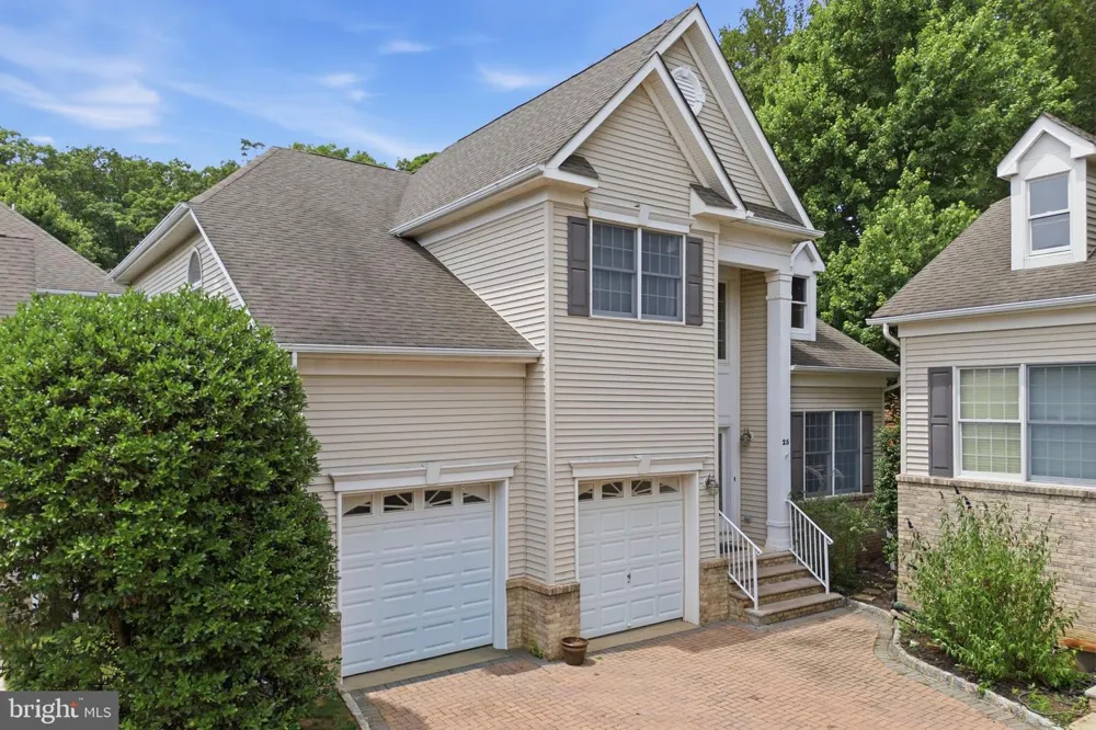 25 BRITTANY COURT Atlantic Highlands, NJ 07716