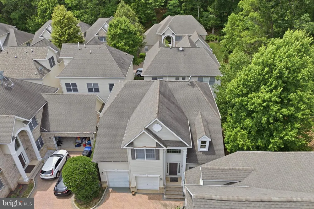 25 BRITTANY COURT Atlantic Highlands, NJ 07716