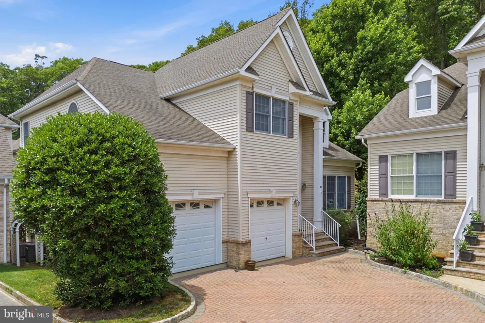 25 BRITTANY COURT Atlantic Highlands, NJ 07716