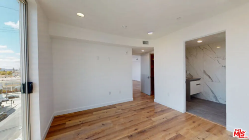 1143 Glenville Drive #501 Los Angeles, CA 90035