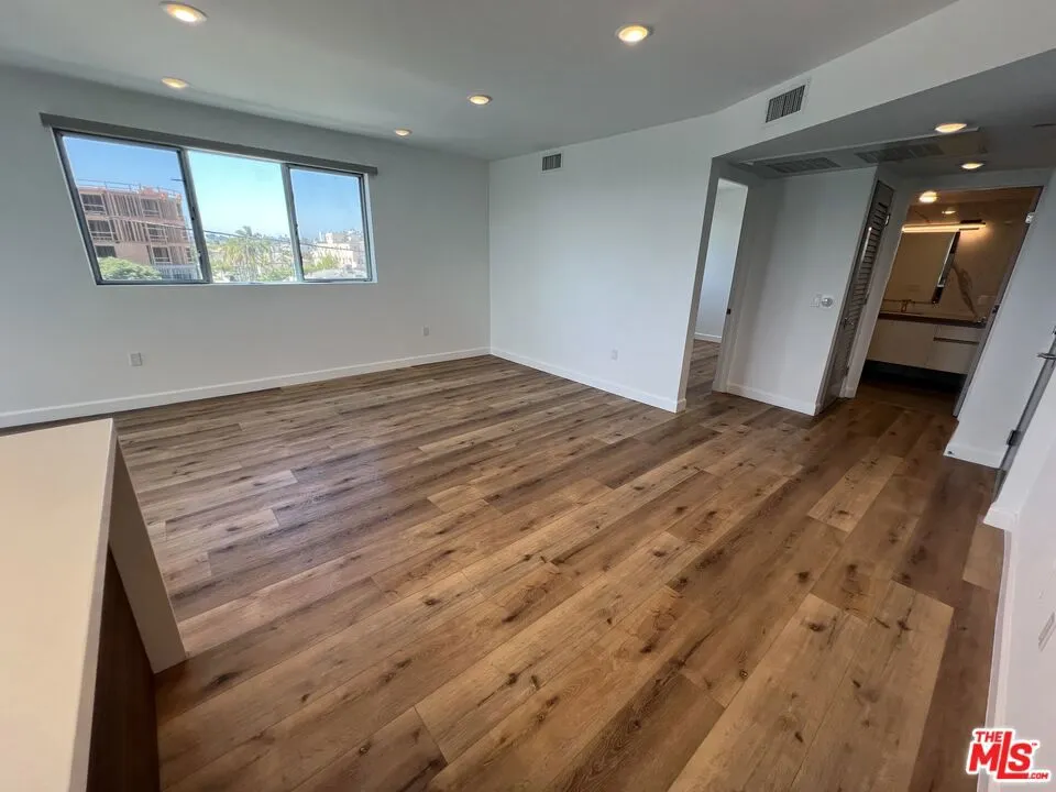 1143 Glenville Drive #501 Los Angeles, CA 90035