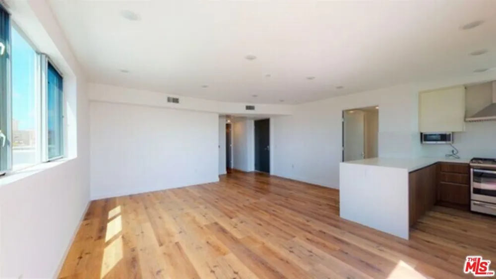 1143 Glenville Drive #501 Los Angeles, CA 90035