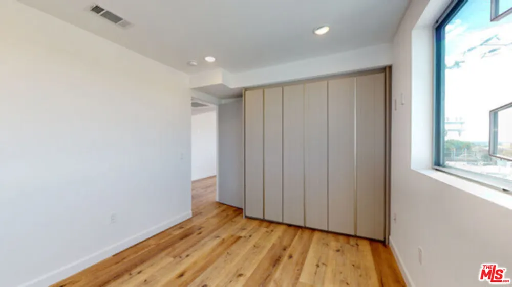 1143 Glenville Drive #501 Los Angeles, CA 90035