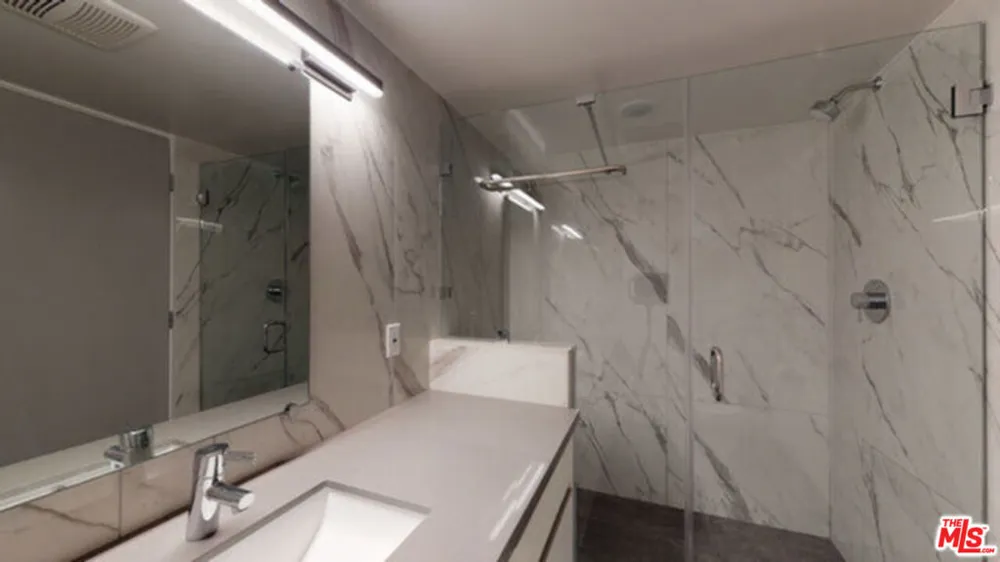 1143 Glenville Drive #501 Los Angeles, CA 90035