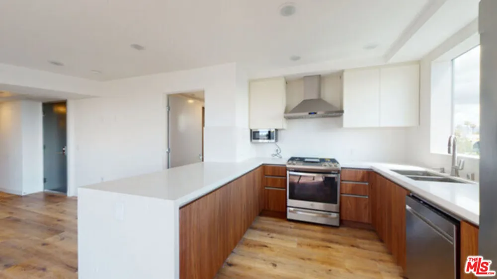 1143 Glenville Drive #501 Los Angeles, CA 90035