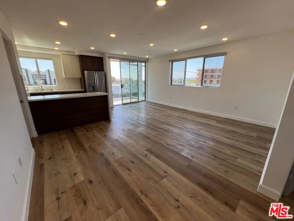 1143 Glenville Drive #501 Los Angeles, CA 90035