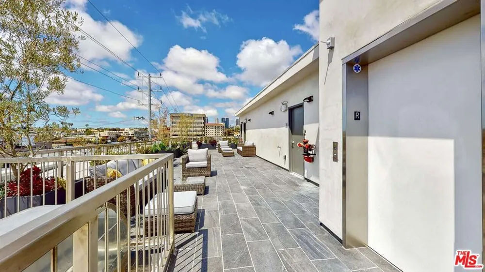 1143 Glenville Drive #501 Los Angeles, CA 90035