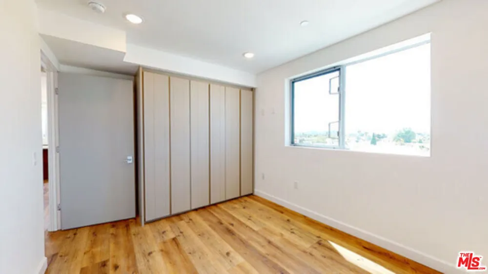 1143 Glenville Drive #501 Los Angeles, CA 90035