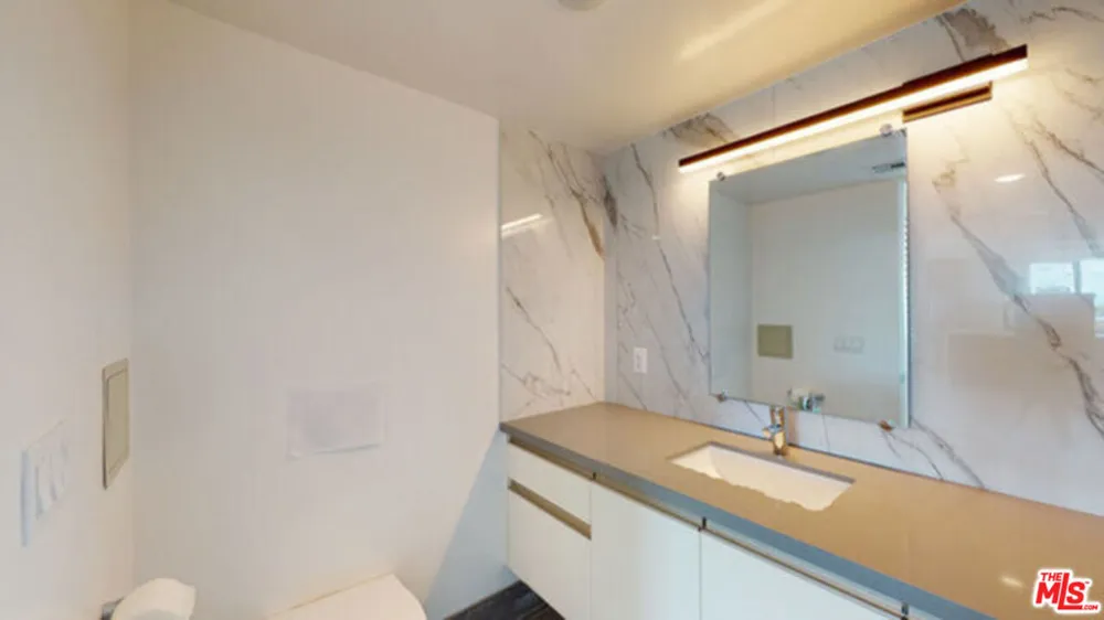 1143 Glenville Drive #501 Los Angeles, CA 90035