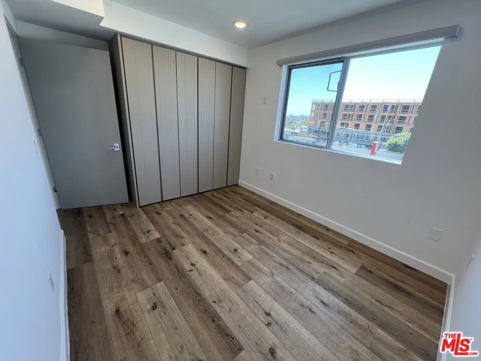 1143 Glenville Drive #501 Los Angeles, CA 90035