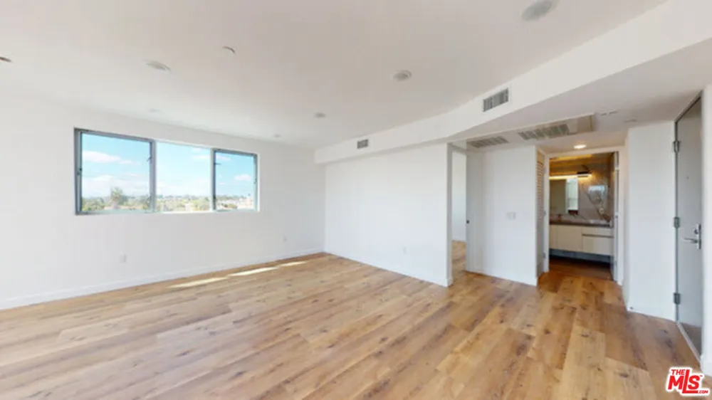 1143 Glenville Drive #501 Los Angeles, CA 90035