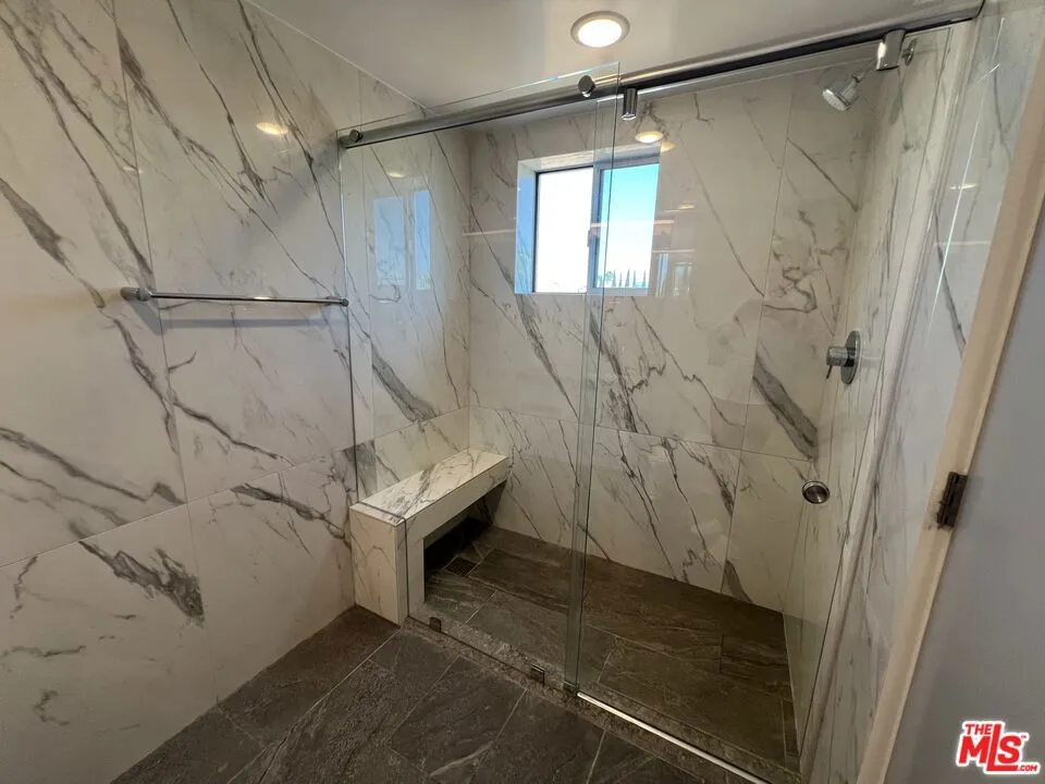 1143 Glenville Drive #501 Los Angeles, CA 90035
