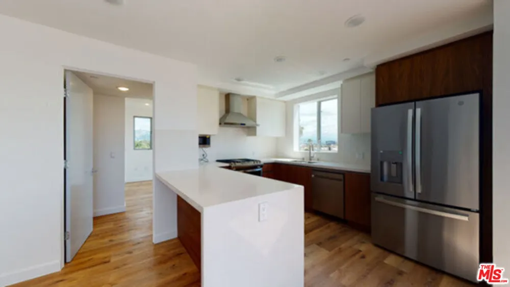 1143 Glenville Drive #501 Los Angeles, CA 90035