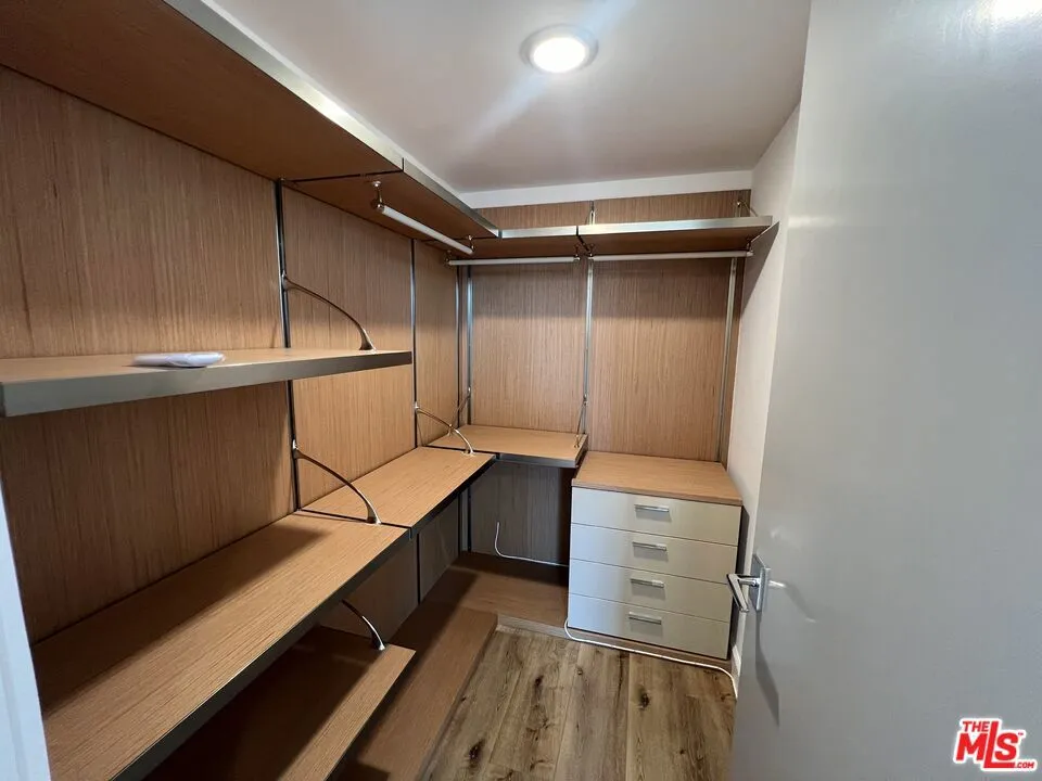 1143 Glenville Drive #501 Los Angeles, CA 90035