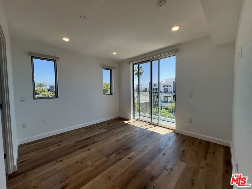 1143 Glenville Drive #501 Los Angeles, CA 90035