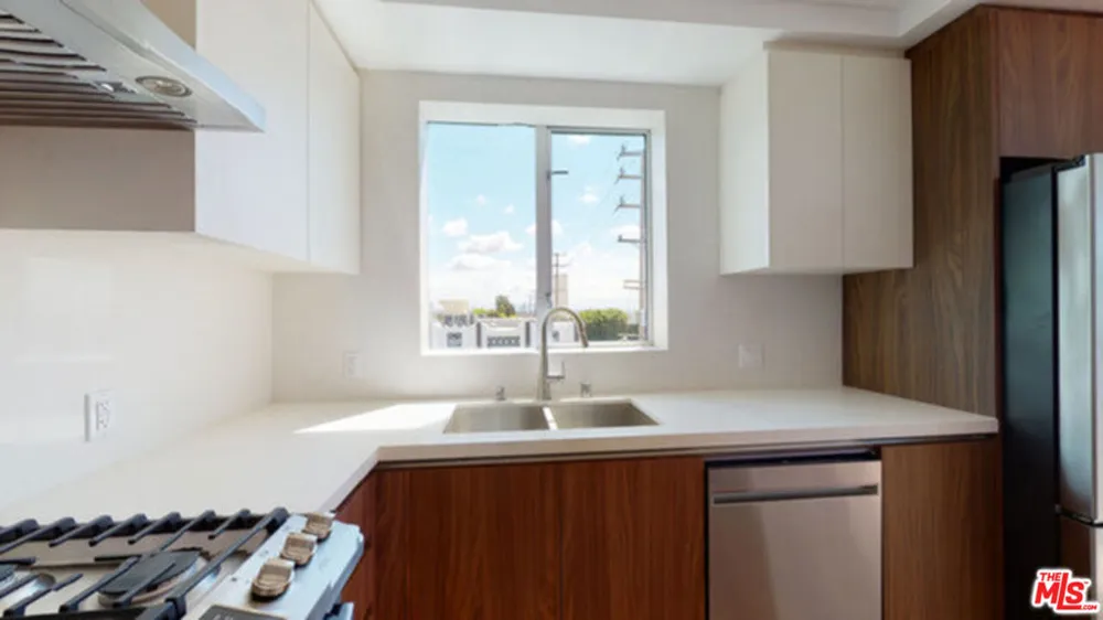 1143 Glenville Drive #501 Los Angeles, CA 90035