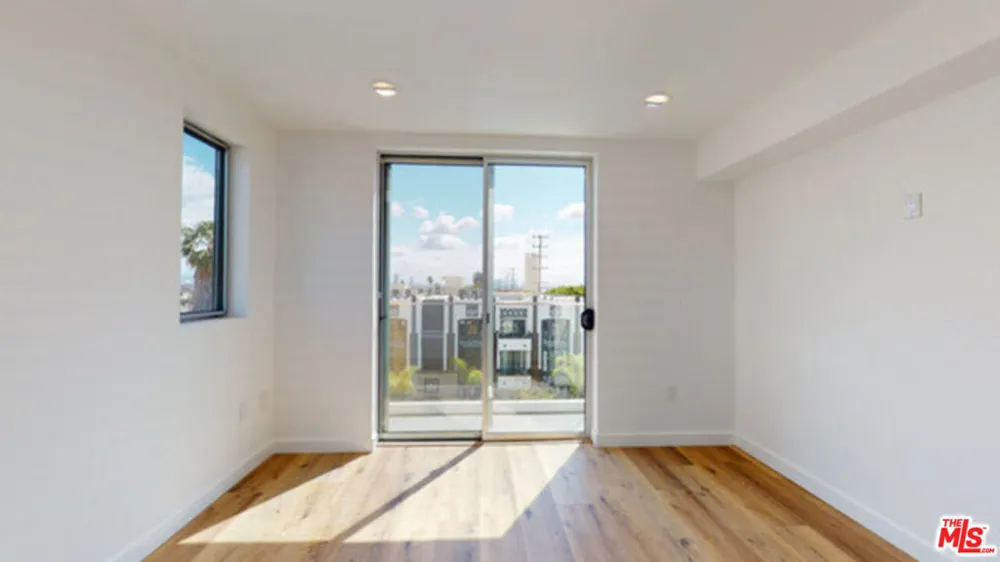 1143 Glenville Drive #501 Los Angeles, CA 90035