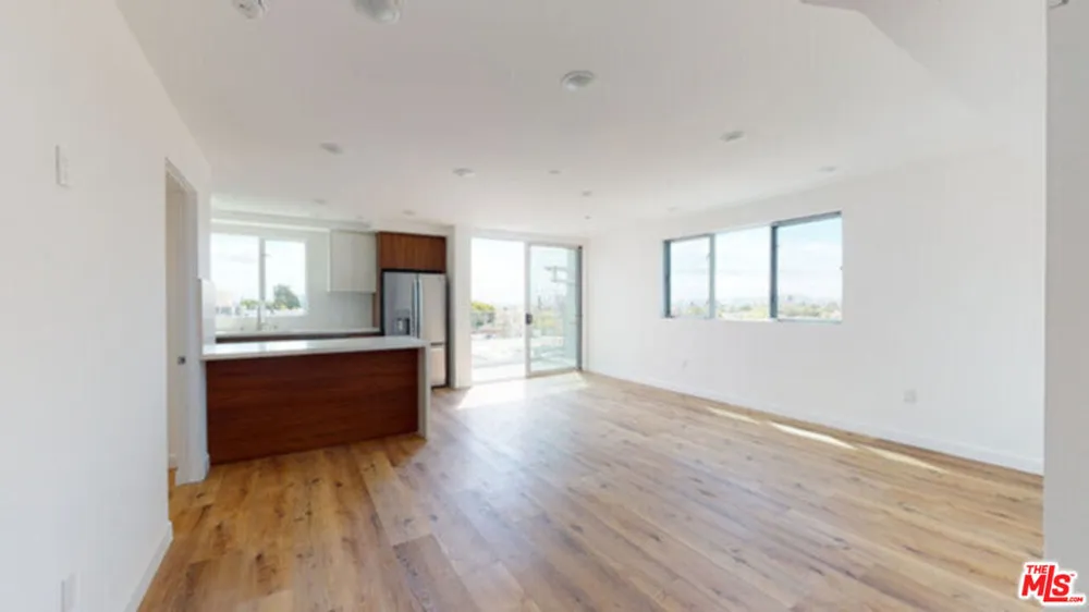 1143 Glenville Drive #501 Los Angeles, CA 90035