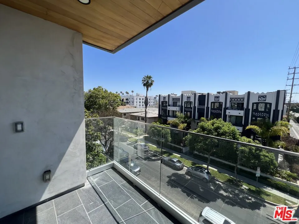 1143 Glenville Drive #501 Los Angeles, CA 90035