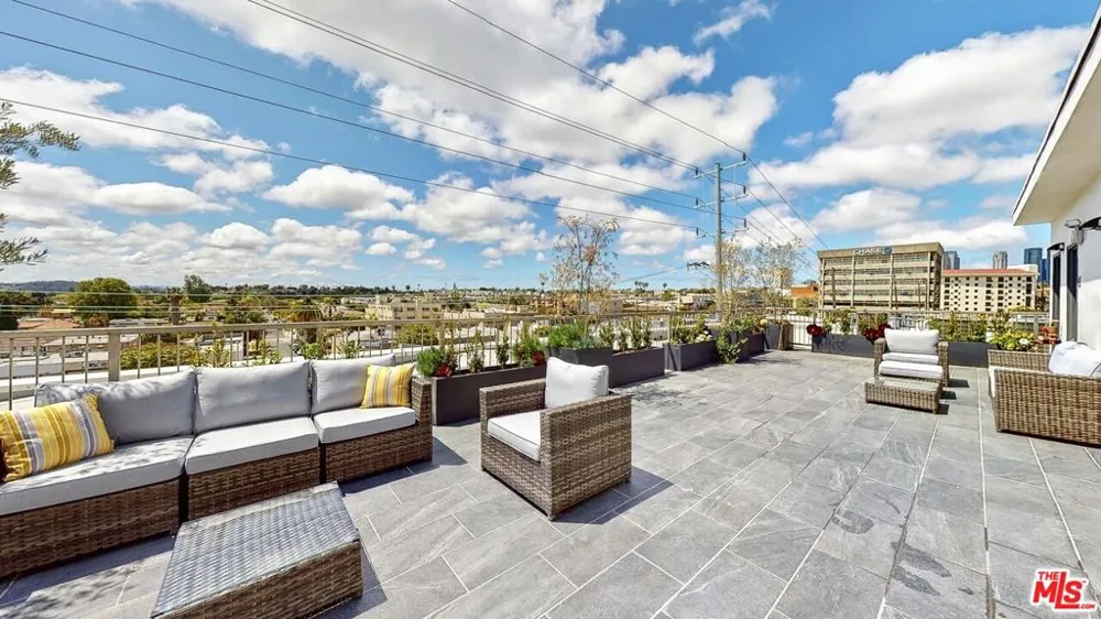1143 Glenville Drive #501 Los Angeles, CA 90035