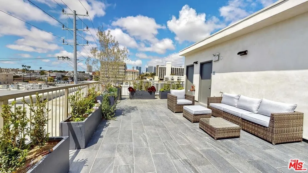 1143 Glenville Drive #501 Los Angeles, CA 90035