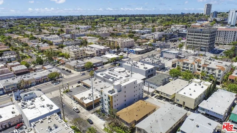 1143 Glenville Drive #501 Los Angeles, CA 90035