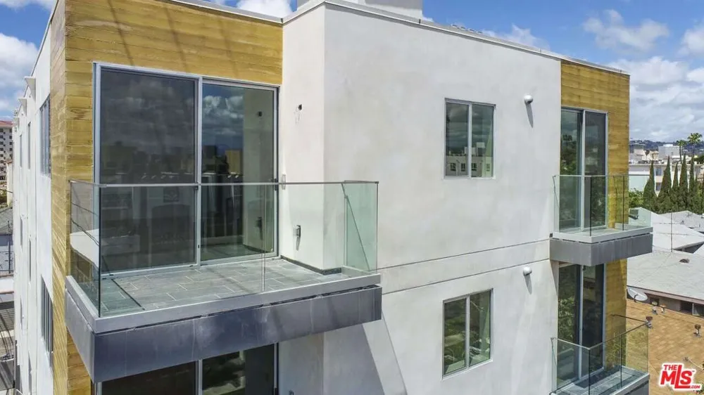 1143 Glenville Drive #501 Los Angeles, CA 90035