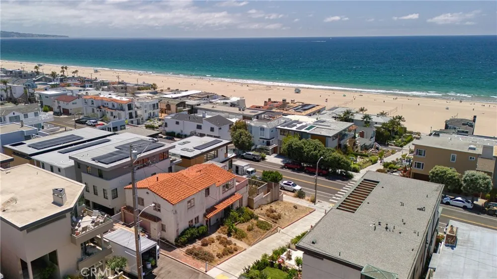 220 Manhattan Avenue Manhattan Beach, CA 90266