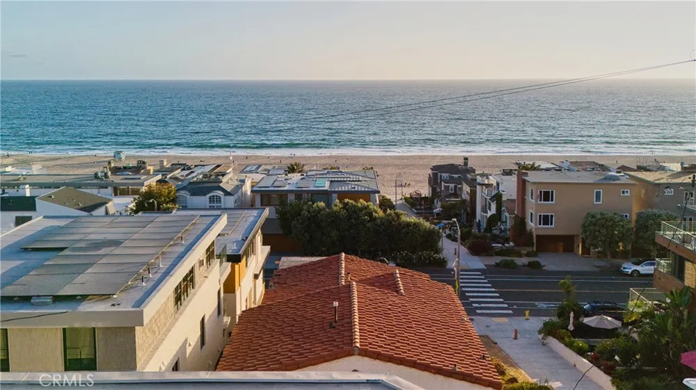 220 Manhattan Avenue Manhattan Beach, CA 90266