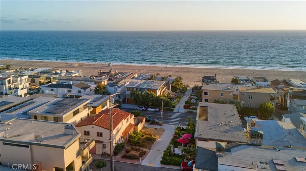 220 Manhattan Avenue Manhattan Beach, CA 90266