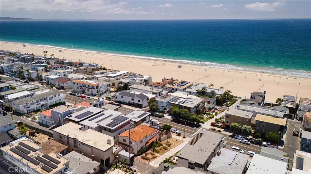 220 Manhattan Avenue Manhattan Beach, CA 90266