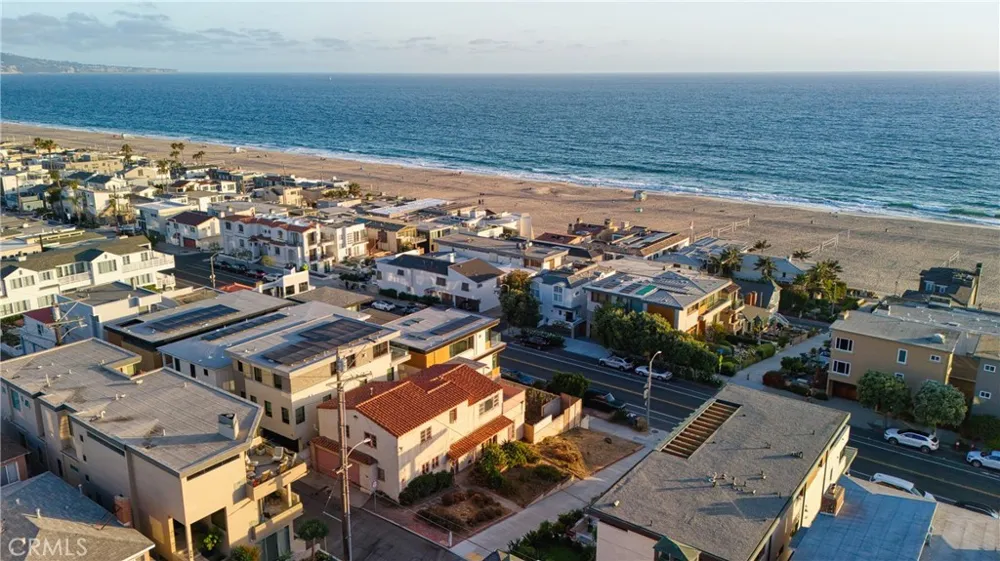 220 Manhattan Avenue Manhattan Beach, CA 90266