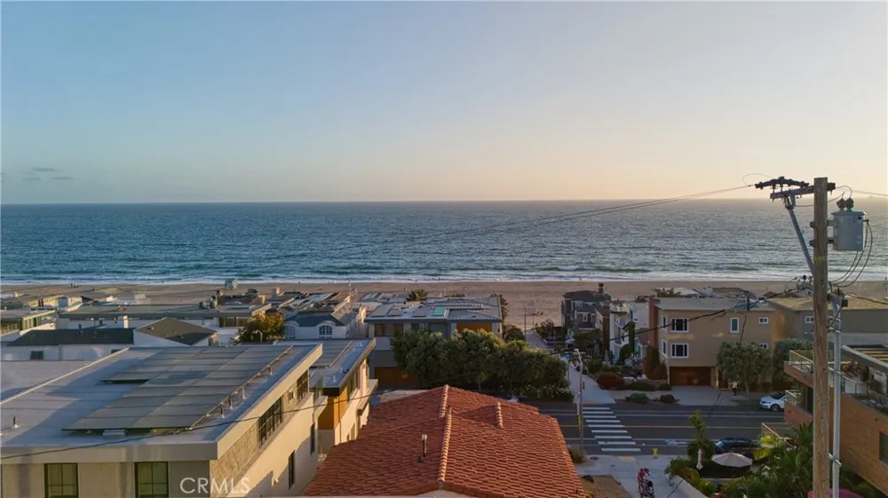 220 Manhattan Avenue Manhattan Beach, CA 90266