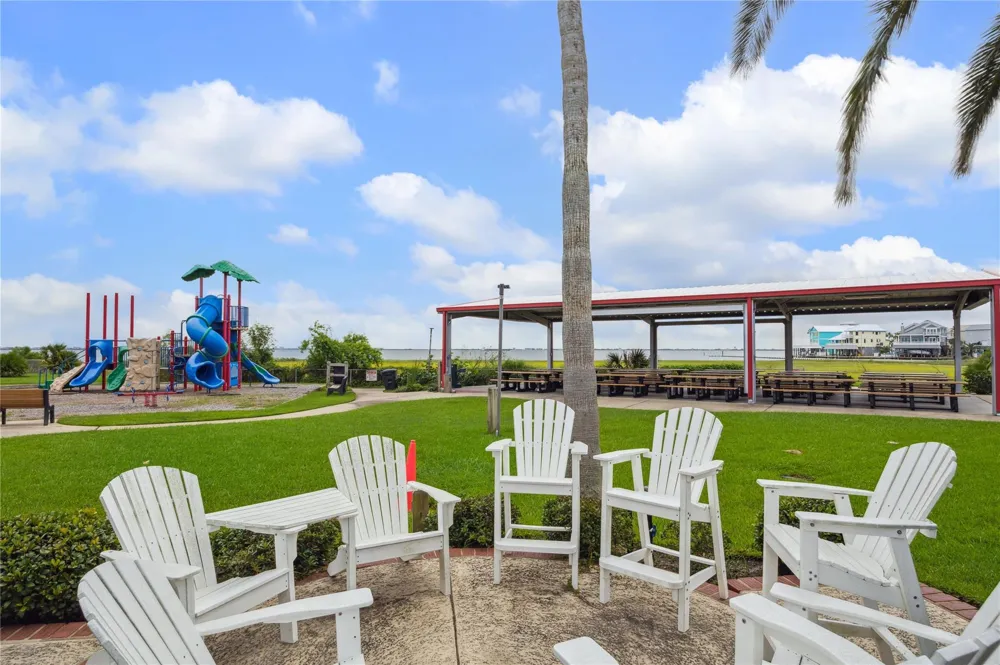 1302 Maui Drive Tiki Island, TX 77554