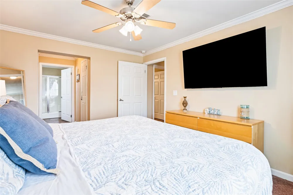 975 S Redfish Crystal Beach, TX 77650