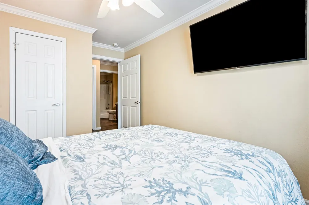 975 S Redfish Crystal Beach, TX 77650