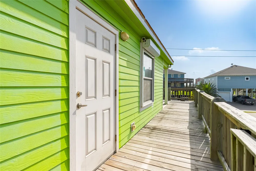 975 S Redfish Crystal Beach, TX 77650