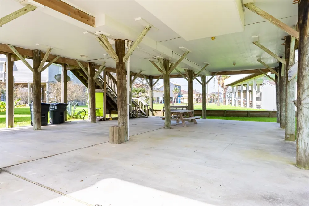 975 S Redfish Crystal Beach, TX 77650