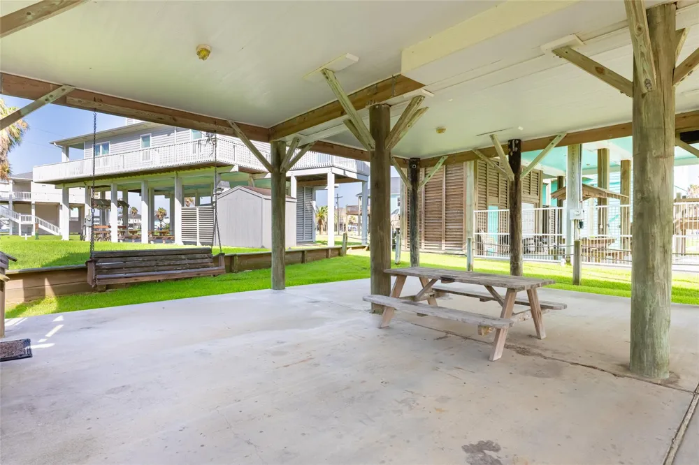 975 S Redfish Crystal Beach, TX 77650