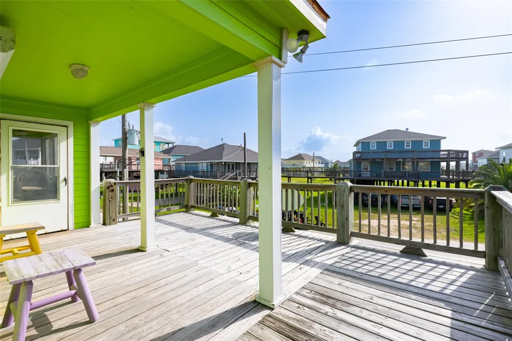 975 S Redfish Crystal Beach, TX 77650