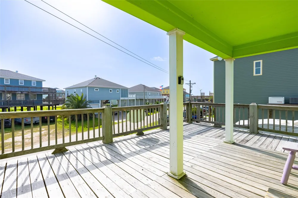 975 S Redfish Crystal Beach, TX 77650