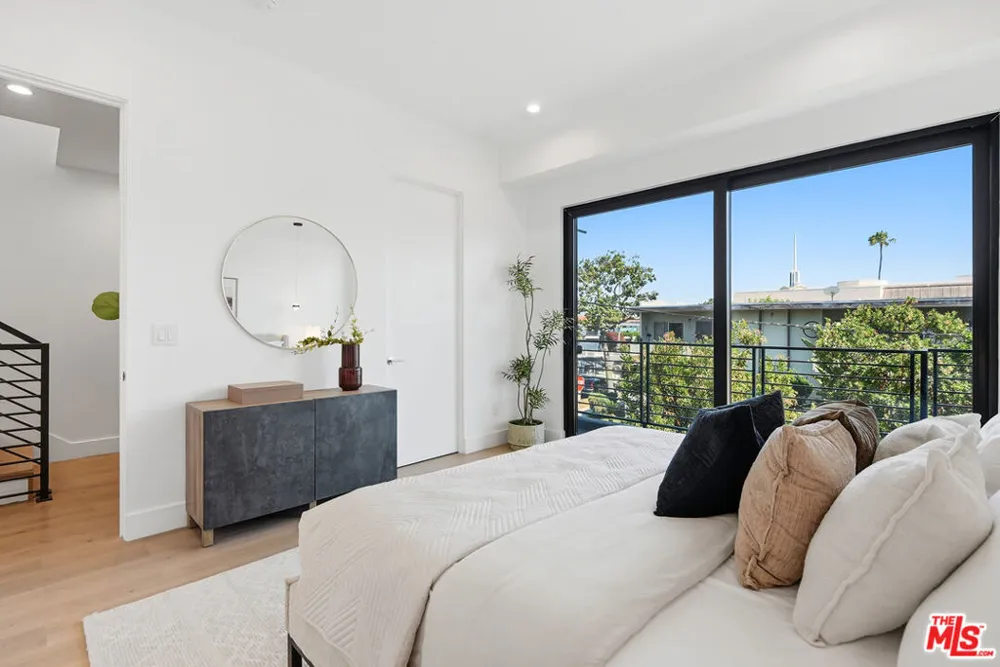 4095 Sawtelle Boulevard #C Culver City, CA 90066