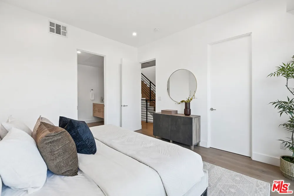 4095 Sawtelle Boulevard #C Culver City, CA 90066