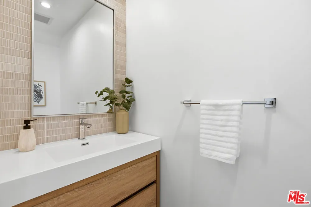 4095 Sawtelle Boulevard #C Culver City, CA 90066