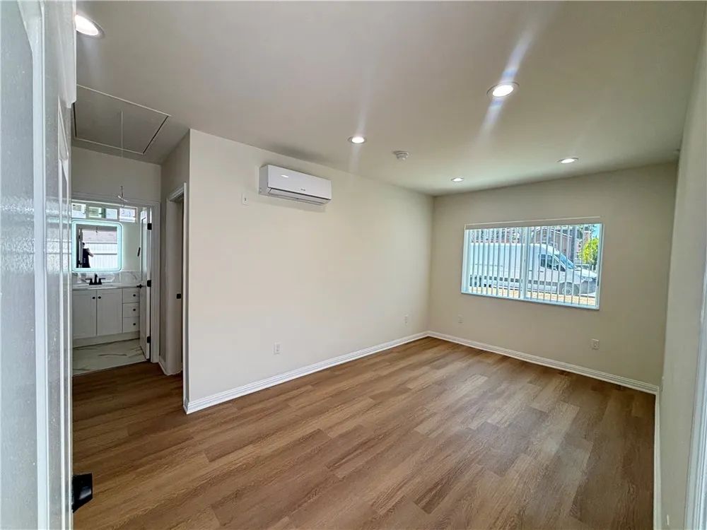 6724 Nagle Van Nuys, CA 91401