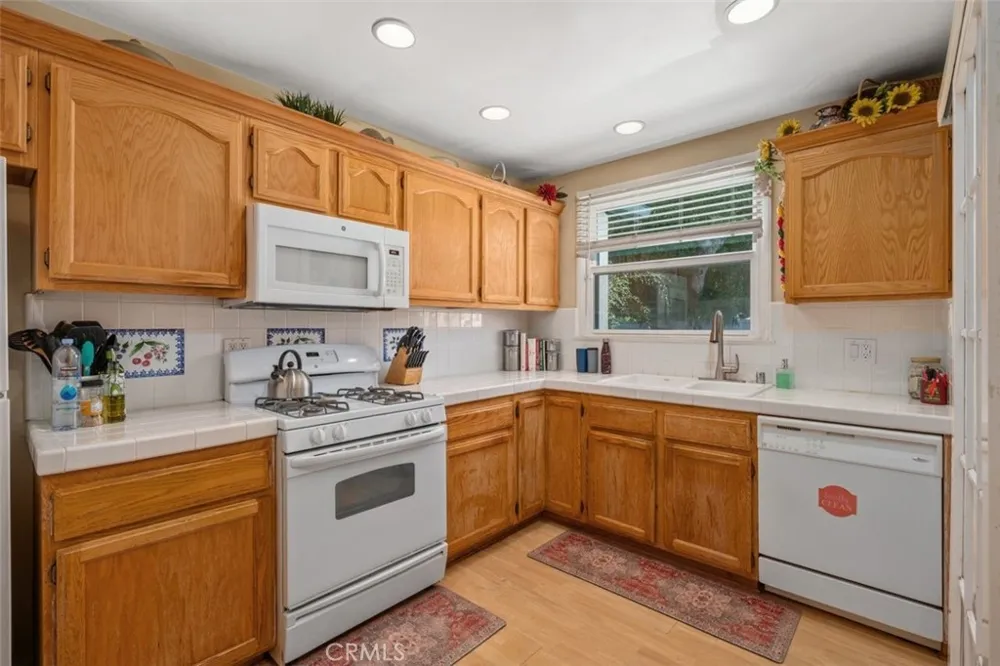 6613 Randi Avenue Woodland Hills, CA 91303